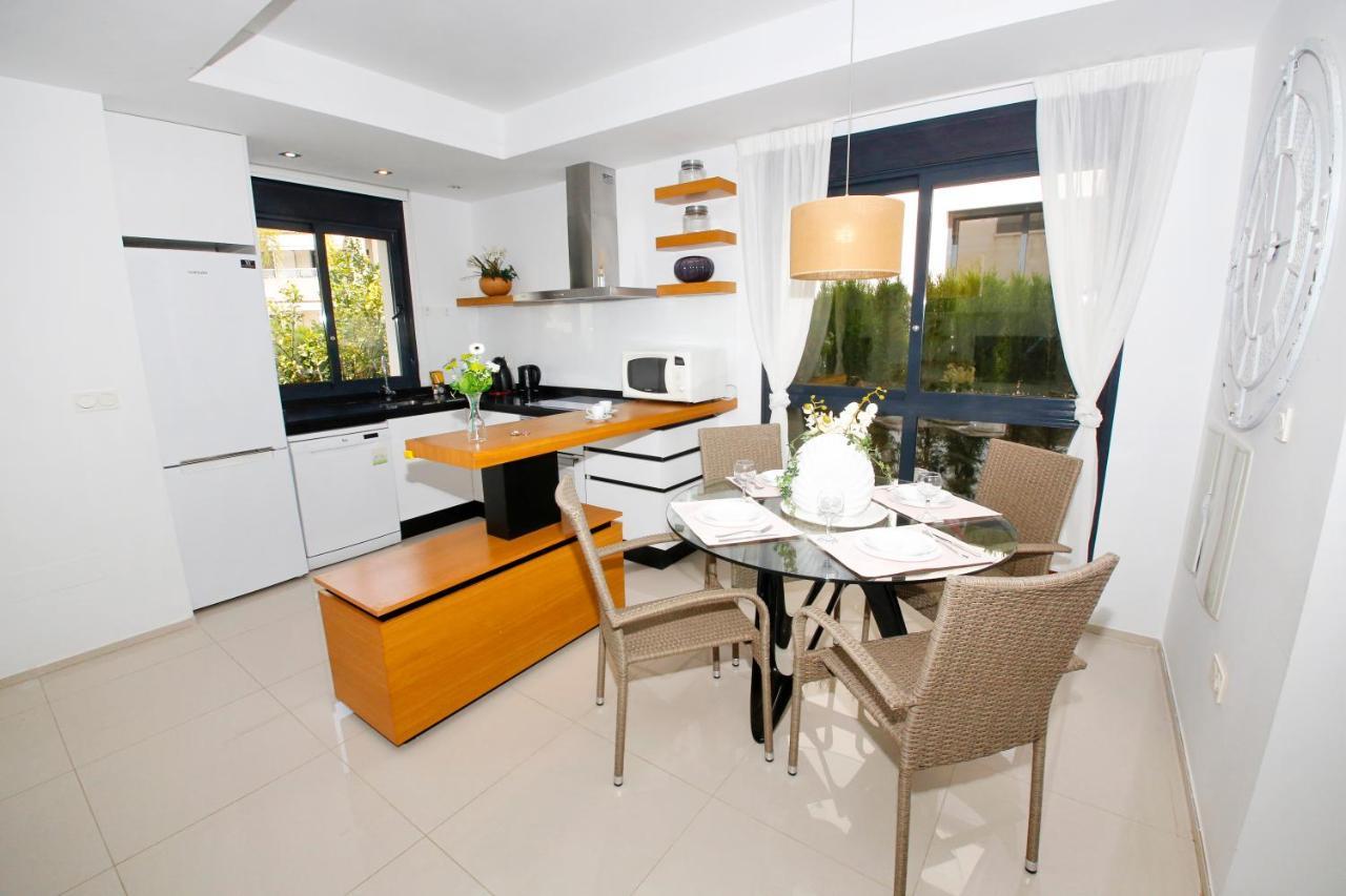 Fantastic Home With Ac, Pool And Bbq Rojales Luaran gambar